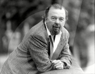 PEOPLE - Britischer Theatermacher Sir Peter Hall gestorben
