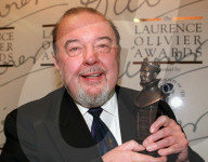 PEOPLE - Britischer Theatermacher Sir Peter Hall gestorben