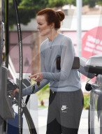 PEOPLE - Marcia Cross betankt ihren SUV in Los Angeles