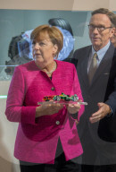 NEWS - Angela Merkel eröffnet IAA in Frankfurt