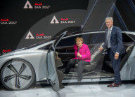 NEWS - Angela Merkel eröffnet IAA in Frankfurt