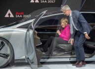 NEWS - Angela Merkel eröffnet IAA in Frankfurt