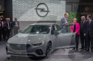 NEWS - Angela Merkel eröffnet IAA in Frankfurt