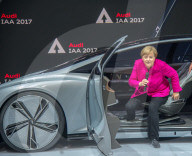 NEWS - Angela Merkel eröffnet IAA in Frankfurt