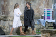 PEOPLE - Elizabeth Hurley steht für "The Royals" in Ely vor der Linse