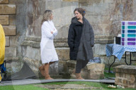 PEOPLE - Elizabeth Hurley steht für "The Royals" in Ely vor der Linse