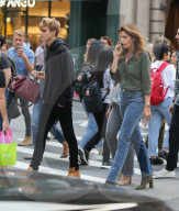 PEOPLE - Cindy Crawford bummelt mit ihren Kids im Soho