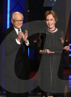 PEOPLE - Emmy Awards: Die Show