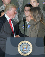 NEWS - Donald und Melania Trump reden auf der Militär-Basis in Maryland