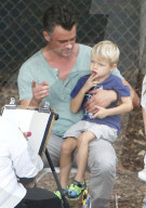 PEOPLE - Daddy on Duty: Josh Duhamel mit Klein Axl in Hollywood unterwegs