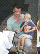 PEOPLE - Daddy on Duty: Josh Duhamel mit Klein Axl in Hollywood unterwegs