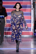 PEOPLE - Anwar, Gigi und Bella Hadid laufen für Tommy Hilfiger in London
