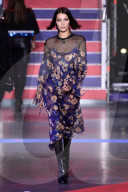 PEOPLE - Anwar, Gigi und Bella Hadid laufen für Tommy Hilfiger in London