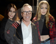 PEOPLE - Anwar, Gigi und Bella Hadid laufen für Tommy Hilfiger in London
