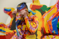 FEATURE - Liu Bolin, der Künstler der in seiner Kunst verschwindet