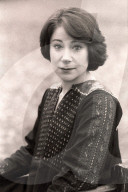 PORTRAIT - Zoe Wanamaker