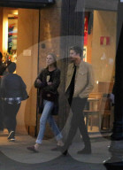 EXKLUSIV - Romee Strijd und Laurens van Leeuwen erkunden Barcelona zu Fuss
