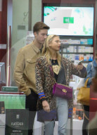 EXKLUSIV - Romee Strijd und Laurens van Leeuwen erkunden Barcelona zu Fuss
