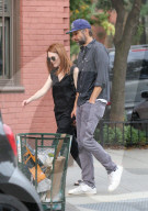 PEOPLE - Julianne Moore spaziert mit Mann Bart durchs West Village