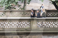 PEOPLE - Toni Garrn spaziert mit Freunden durch den Central Park