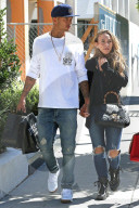 PEOPLE - Jeremy Meeks und Chloe Green bummeln am Robertson