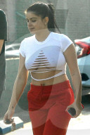 PEOPLE - Ariel Winter bummelt mit Levi Meaden in Hollywood