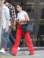 PEOPLE - Ariel Winter bummelt mit Levi Meaden in Hollywood