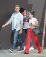 PEOPLE - Ariel Winter bummelt mit Levi Meaden in Hollywood