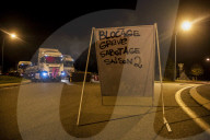 NEWS - Frankreich: Lastwagenfahrer blockieren Autobahn