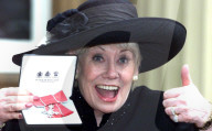 PEOPLE - Schauspielerin Liz Dawn im Alter von 77 Jahren gestorben