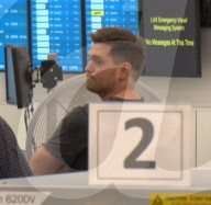 PEOPLE - Michael Buble und Abbie Cornish gehen gemeinsam durch die Sicherheitskontrolle ohne sich zu erkennen