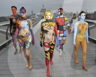 FEATURE - Bodypainting: Weltberühmte Kunstwerke "wandeln" durch London