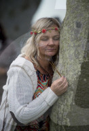 FEATURE - Neo-Druiden feiern Tag-und Nachtgleiche in Stonehenge