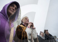 FEATURE - Neo-Druiden feiern Tag-und Nachtgleiche in Stonehenge