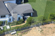 EXKLUSIV - Schwanger Kylie Jenner lässt sich harrassenweise Vitaminwasser liefern