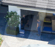 EXKLUSIV - Schwanger Kylie Jenner lässt sich harrassenweise Vitaminwasser liefern