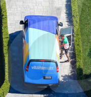 EXKLUSIV - Schwanger Kylie Jenner lässt sich harrassenweise Vitaminwasser liefern