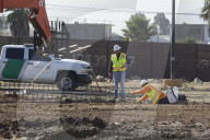 NEWS - San Diego: Mauer-Bau an der Grenze zu Mexiko