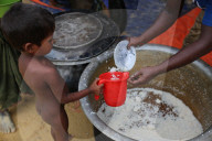NEWS - Bangladesch: Rohingya aus Myanmar auf der Flucht 