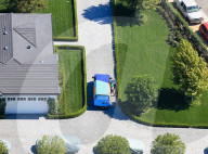 EXKLUSIV - Schwanger Kylie Jenner lässt sich harrassenweise Vitaminwasser liefern