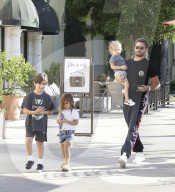 PEOPLE - Scott Disick hat Vatertag