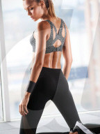 PEOPLE - Victoria' Secret Angel werben für den neuen Sport Bra