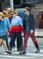 PEOPLE - Mit wem hält Jonah Hill Händchen?