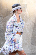 PEOPLE - Kaia Gerber glänzt auf dem Chanel Laufsteg in Paris