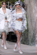 PEOPLE - Kaia Gerber glänzt auf dem Chanel Laufsteg in Paris