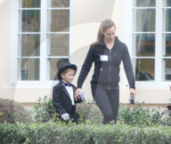 PEOPLE - Klein Samuel Garner glänzt in einem Smoking