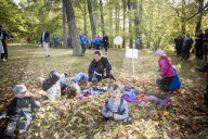 PEOPLE - Stockholm: Victoria und Daniel bei den 'Outdoor Associations' im Wald  