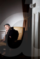 STUDIO - Kazuo Ishiguro