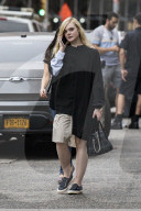 PEOPLE - Elle Fanning wirkt etwas blass