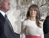 PEOPLE - Melania Trump lässt bei Empfang den Busen blitzen